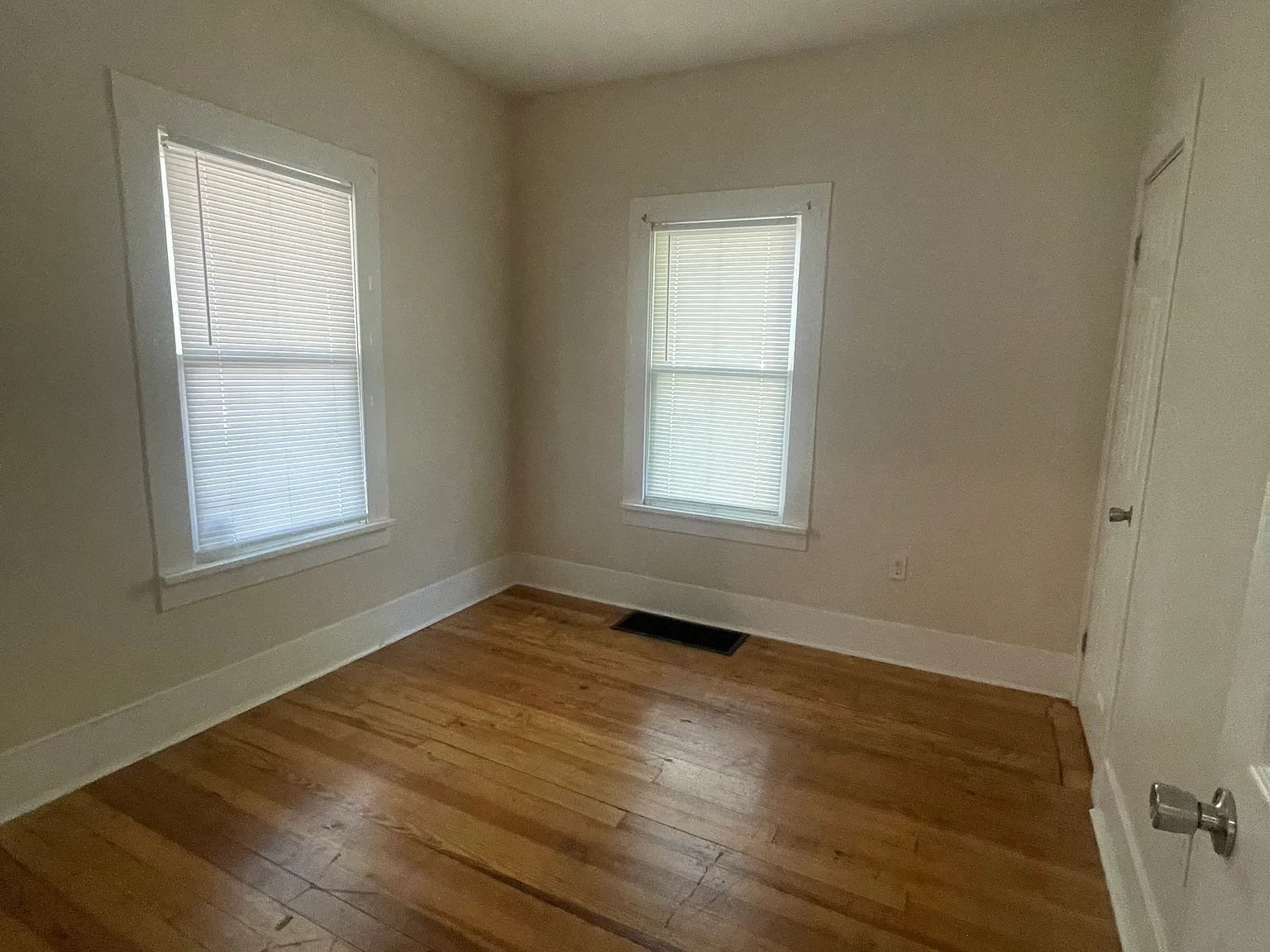 1721 Bloomfield Rd — Photo 3
