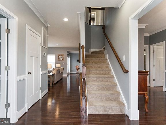 5th image of 145 Gardenia Dr