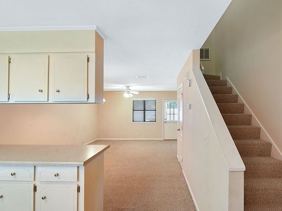 4th image of 104 Courtyard Villas Unit D9