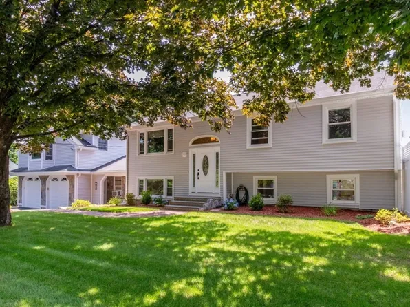 10 Ellis St, Medway, MA 02053