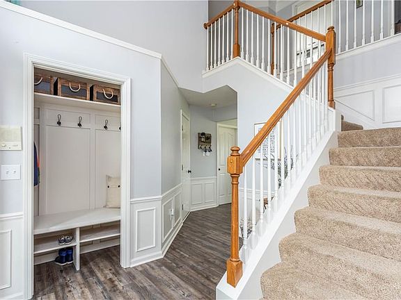 3rd image of 301 Brooksburg Dr