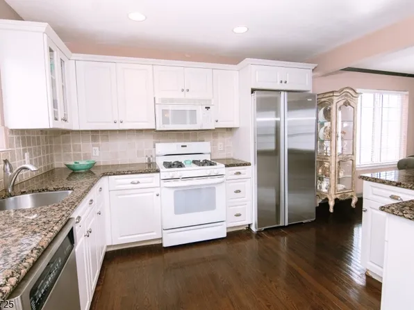 6 Whispering Way W BLDG 6 #6, Berkeley Heights Twp., NJ 07922