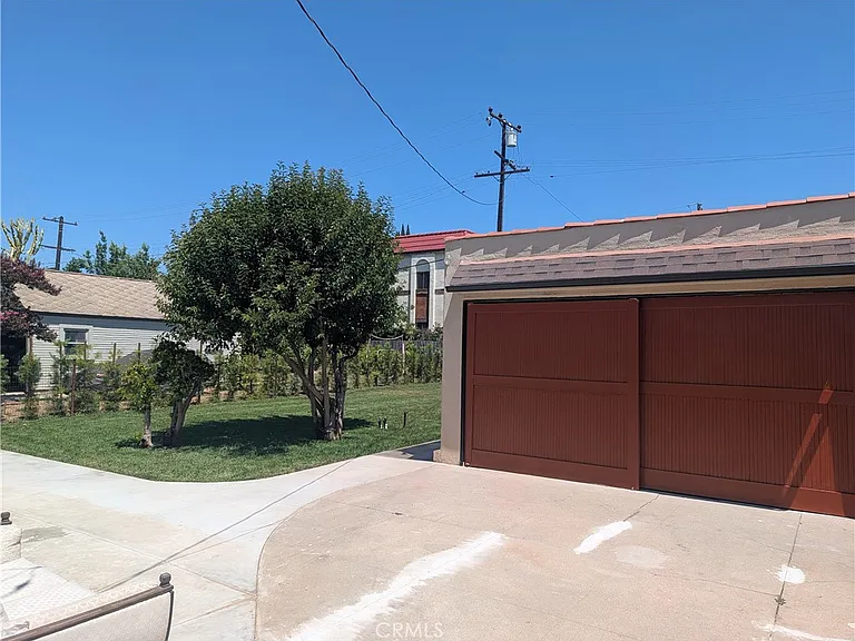 2609 Birch St — Photo 7