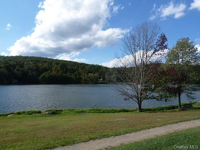 1st image of 2 Woodland Dr