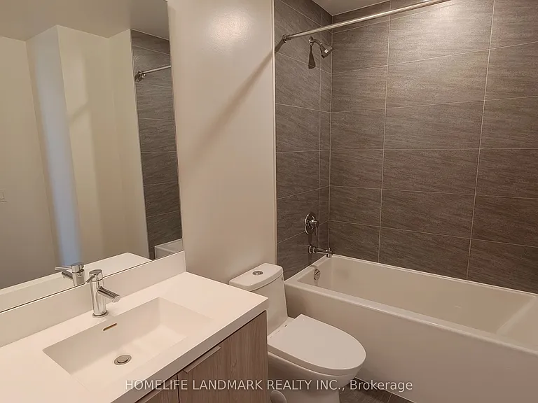 400 King St W #2119 — Photo 17