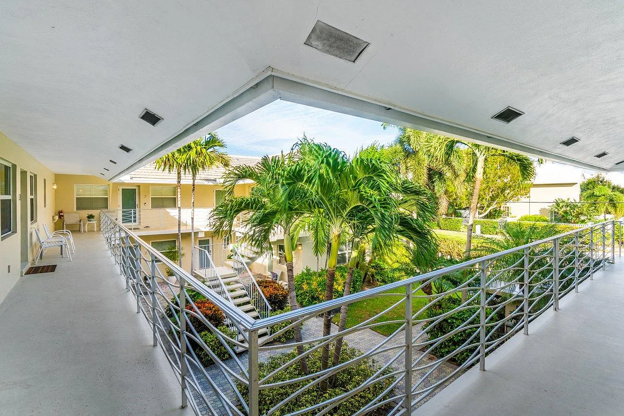 100 Venetian Dr — Photo 4