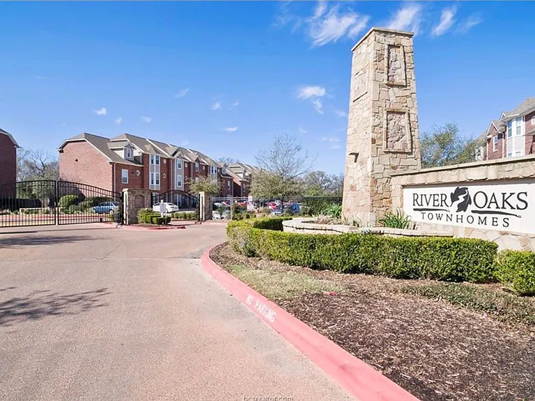 305 Holleman Dr E #605 — Photo 2