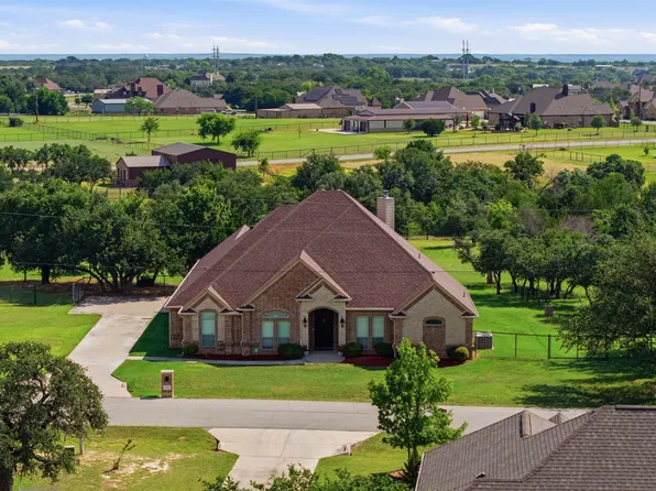 105 Woodlot Ln, Azle, TX 76020