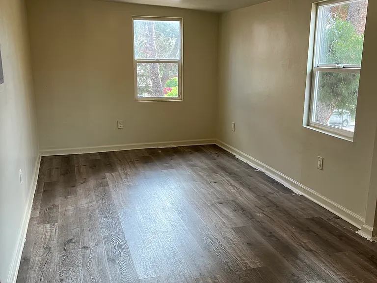 536 S Tulip St — Photo 16