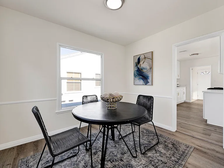 17350 Hamlin St — Photo 22