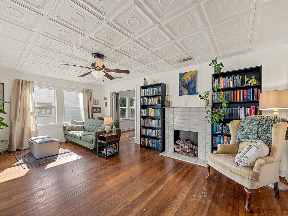1st image of 2610 Maple Ave