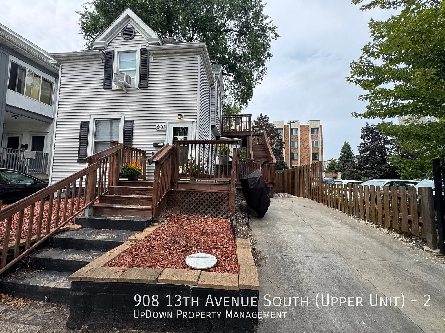 "Charming 950 Sq Ft 1-Bed Upper Unit in Minneapolis Your Cozy Haven Awaits!" — Photo 2
