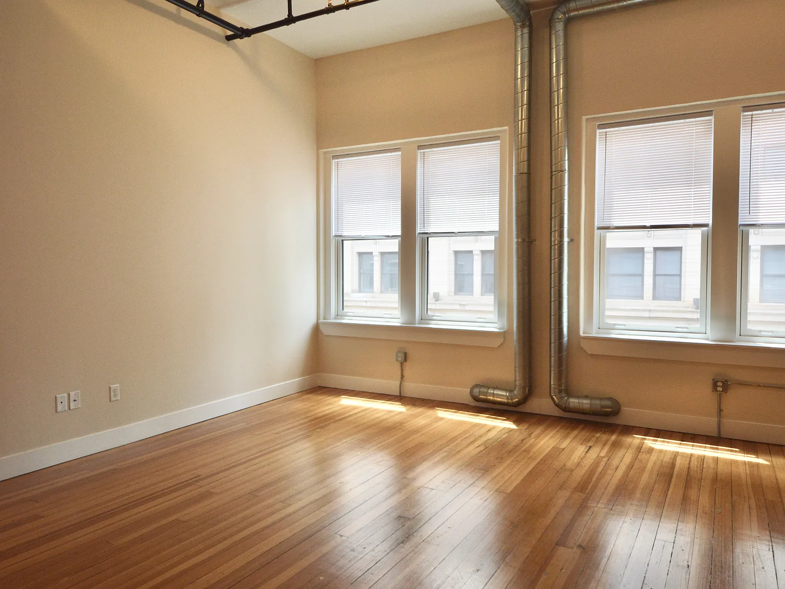 2 bed, 948 sqft, $1,900 — Photo 4