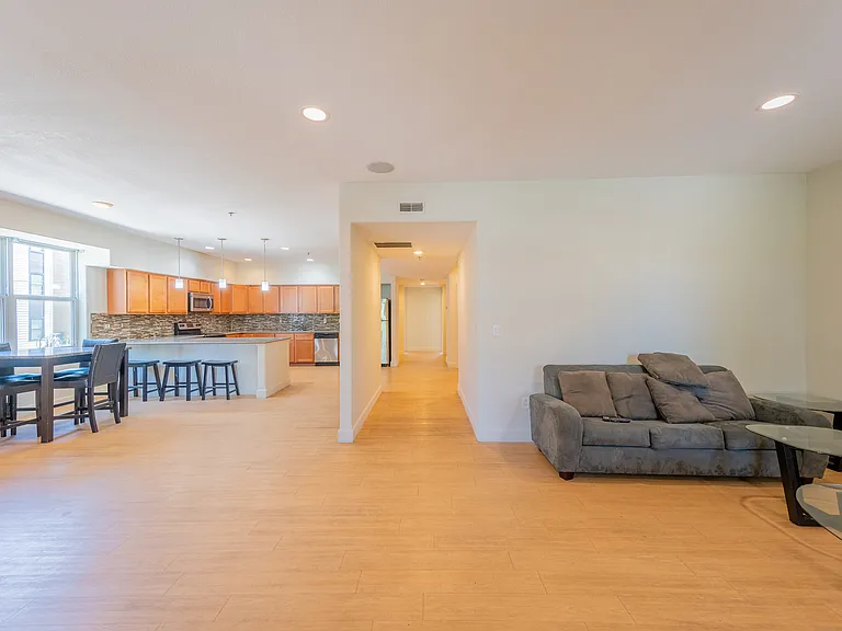 Roland Realty — Photo 10