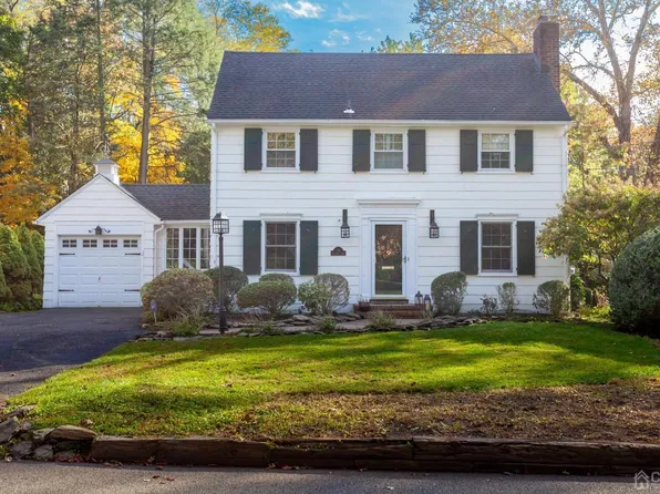 26 Oak Hills Rd, Edison, NJ 08820