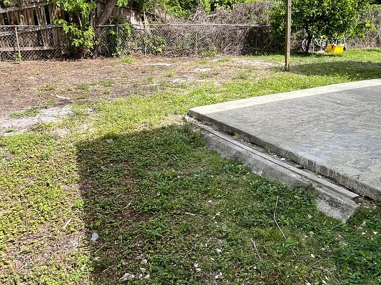 1045 Miami Blvd — Photo 15