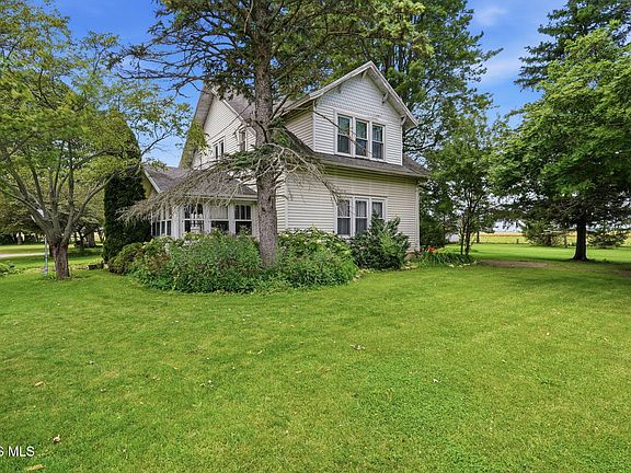 3rd image of 2494 Pelton Rd