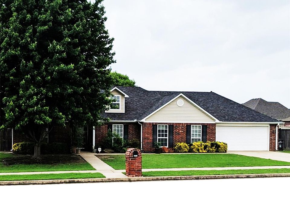 1st image of 2005 Charleston Dr