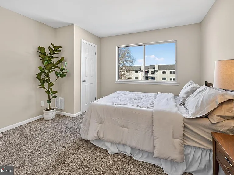 909 Woodchip Rd #909 — Photo 7