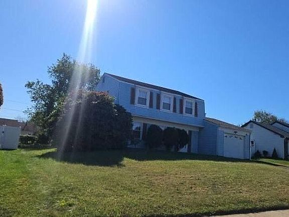 2nd image of 33 Trescott Ln