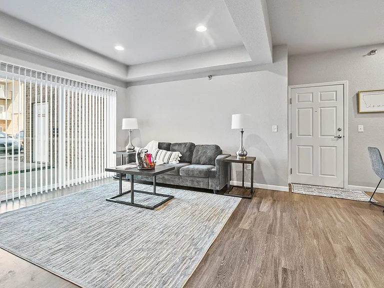 Willow Falls Apartments — Photo 30