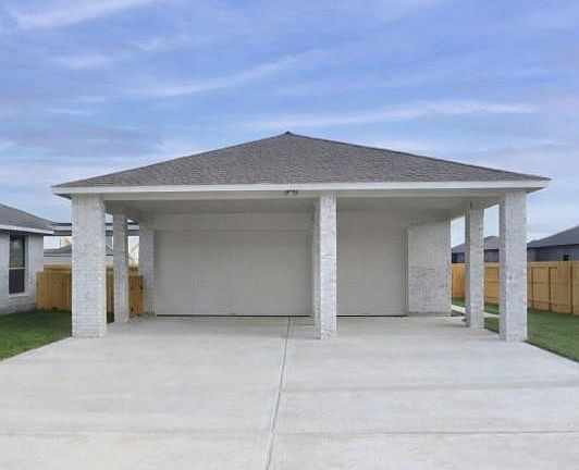 3rd image of 2105 Palmilla Rd