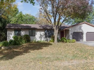 4190 Riverview Rd NE, Cedar Rapids, IA 52411