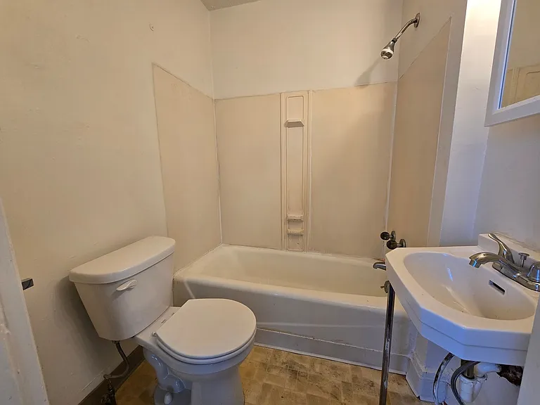 618 E Mulberry St — Photo 6