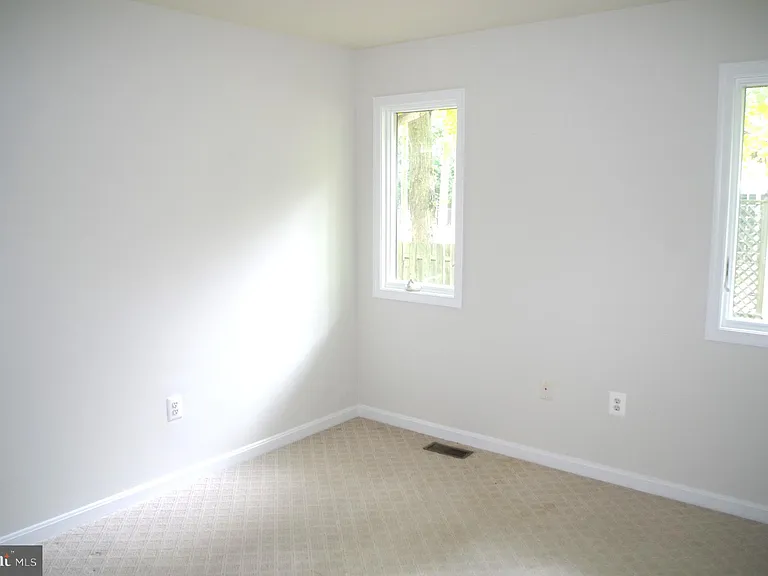 812 Petinot Pl — Photo 14
