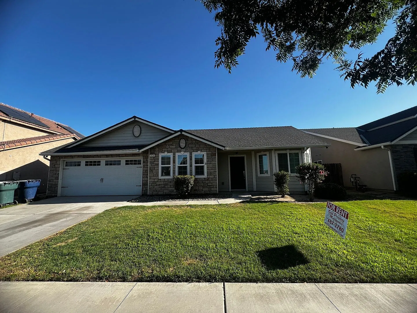 2526 Bell Port Ave 4 Bedroom 3 Bathroom Eastside Tulare — Photo 2