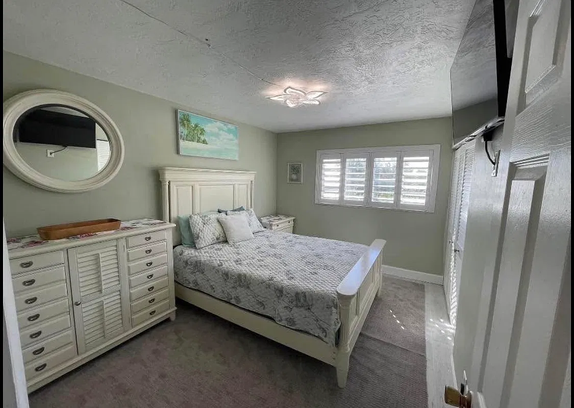 2 bed, 936 sqft, $2,300 — Photo 2