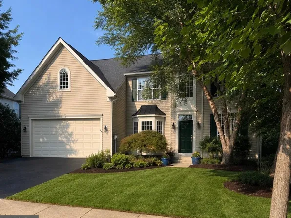 30 Houser Dr, Lovettsville, VA 20180