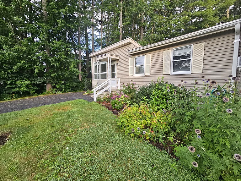 27A Elmwood Dr — Photo 3