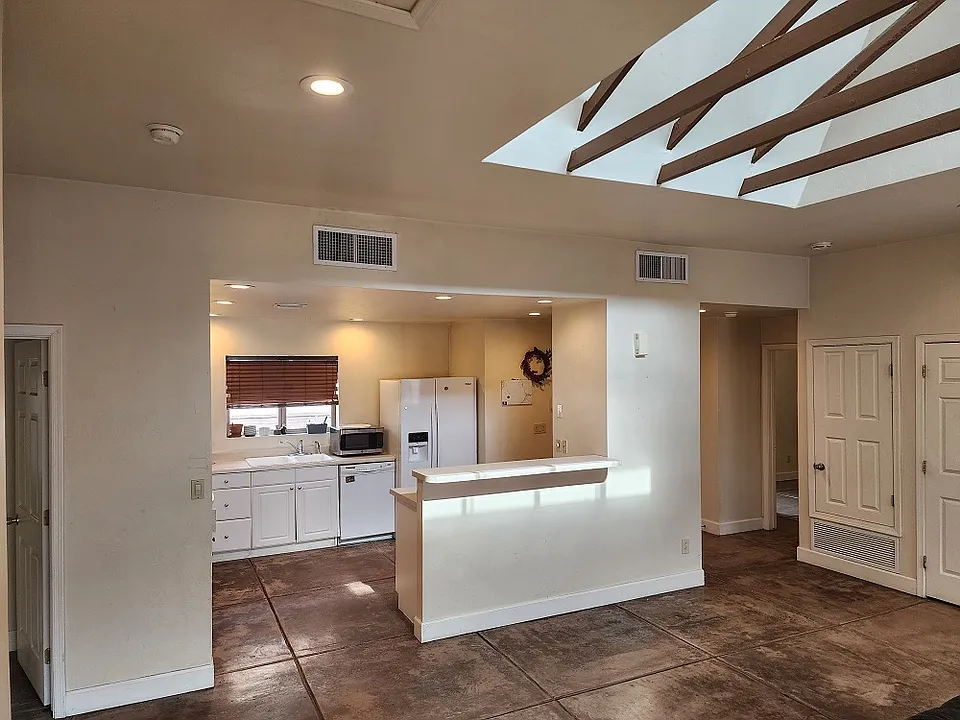 1434 E Elm St #2
