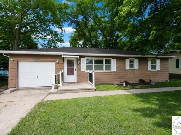 913 E 24th St, Sedalia, MO 65301