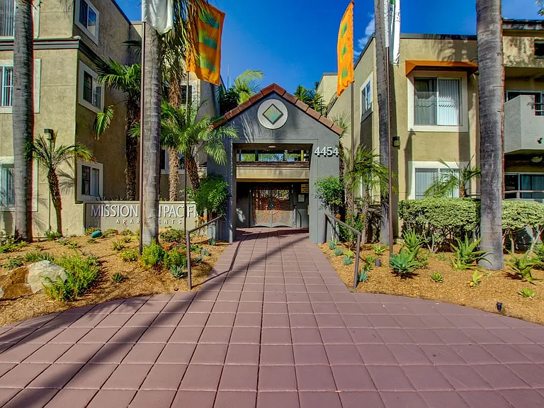 Mission Pacific Apartments — Photo 6