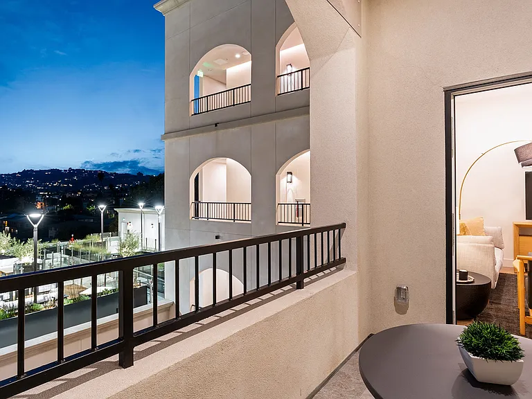 Silhouette Apartments — Photo 17