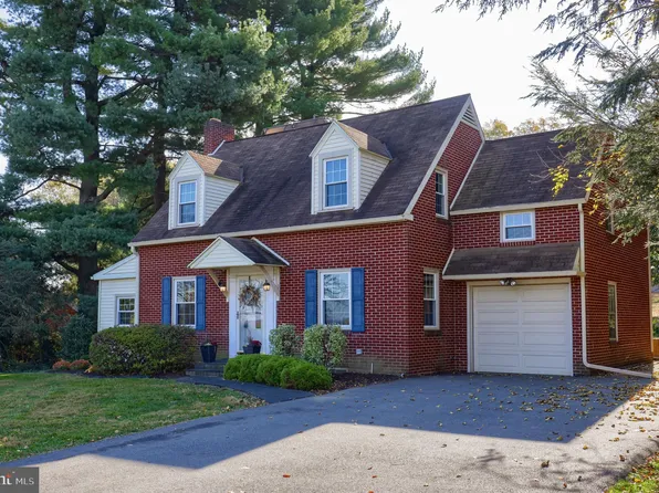 90 Northview Dr, Lancaster, PA 17601