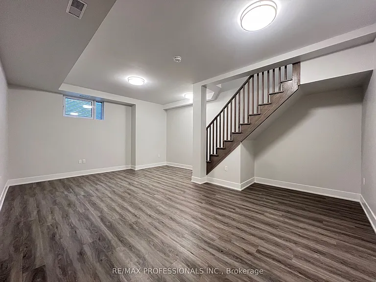 62 Dixfield Dr #106 — Photo 17