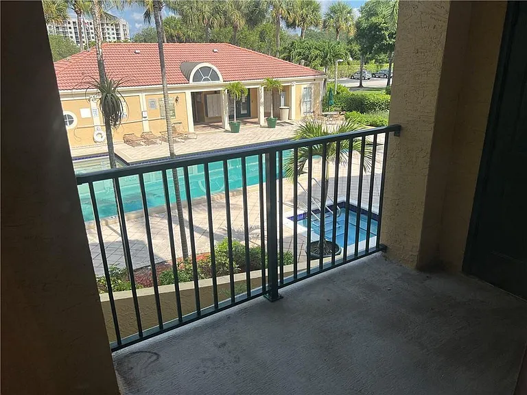 875 Riverside Dr #725 — Photo 19