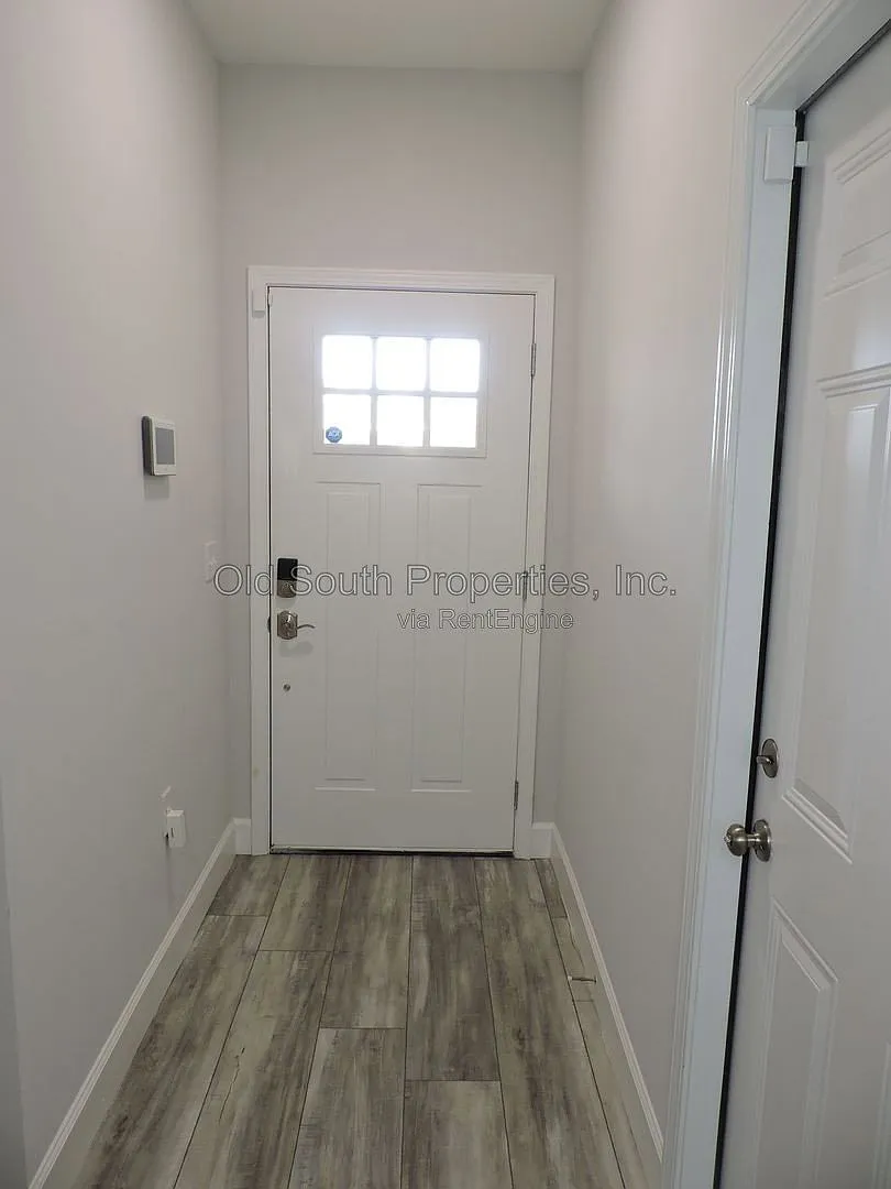 3 bed, 2.0 bath, 1194 sqft, $1,950 — Photo 2