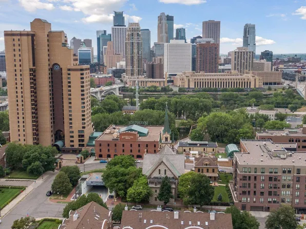 110 Bank St SE APT 903, Minneapolis, MN 55414