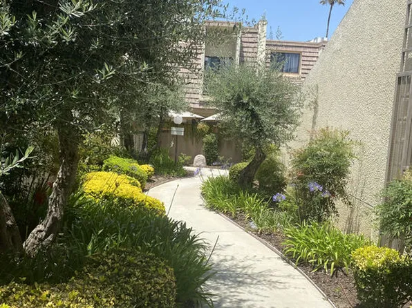 18417 Collins St Unit A, Los Angeles, CA 91356