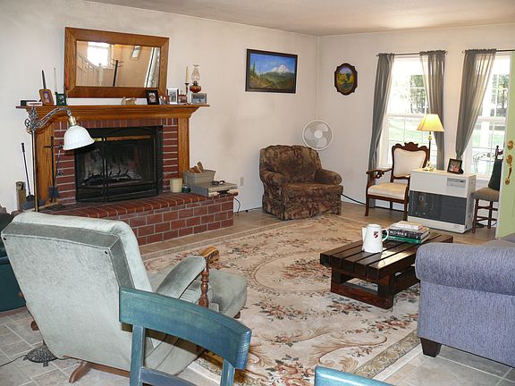 3rd image of 619 Dogwood Dr