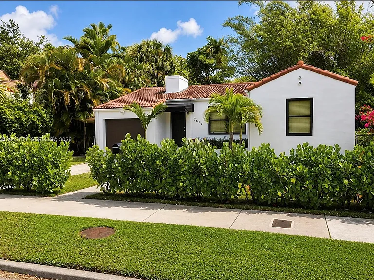 3612 SW 1st Ave — Photo 1