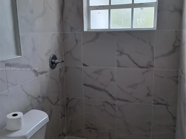 2330 Kingston Dr, Hollywood, FL 33023