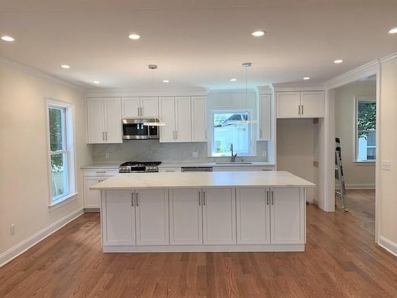 A Chef's Delight - Brand New Gourmet Kitchen