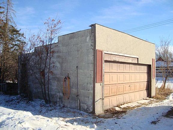 3rd image of 204 W 1st St S