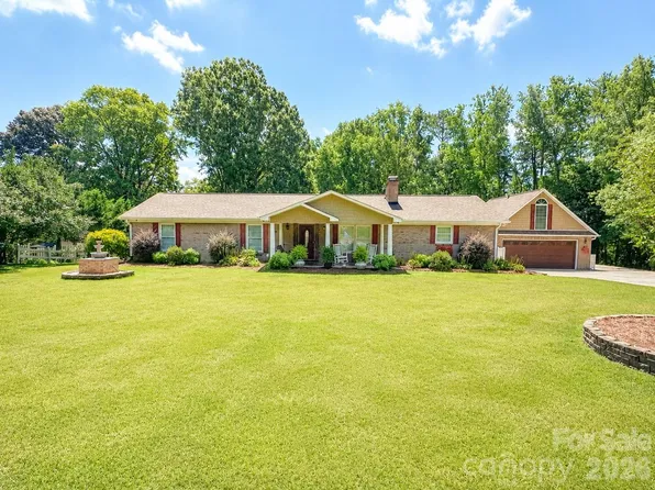 107 Mistywood Dr, Mount Holly, NC 28120