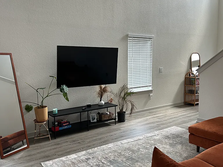 10912 Meris Ln — Photo 7